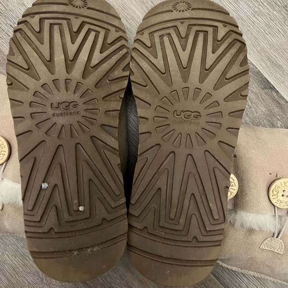 UGG tall Bailey 3 button boots - Picture 6 of 6